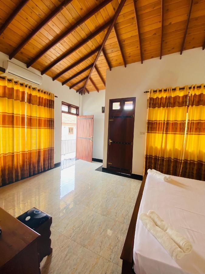 The Kingslayer Resort Negombo Buitenkant foto