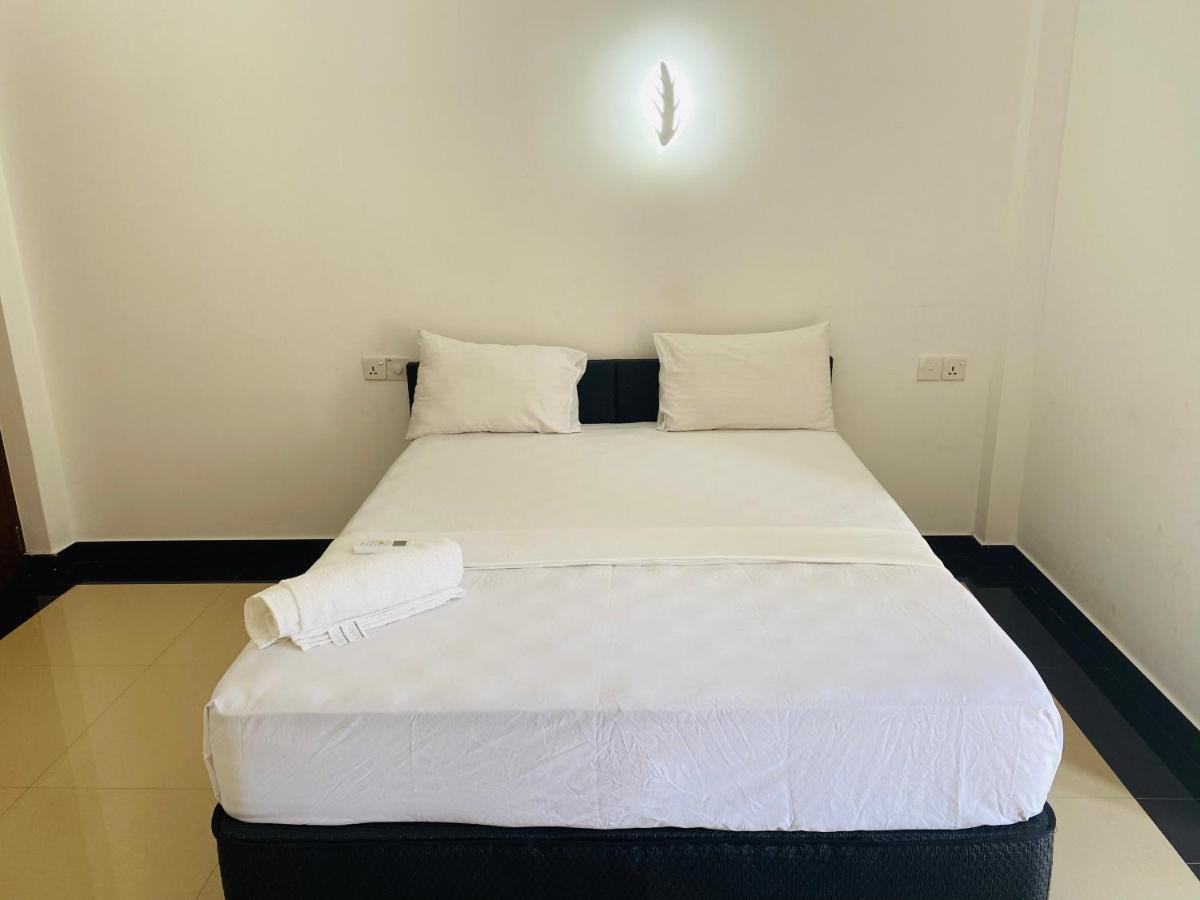 The Kingslayer Resort Negombo Buitenkant foto
