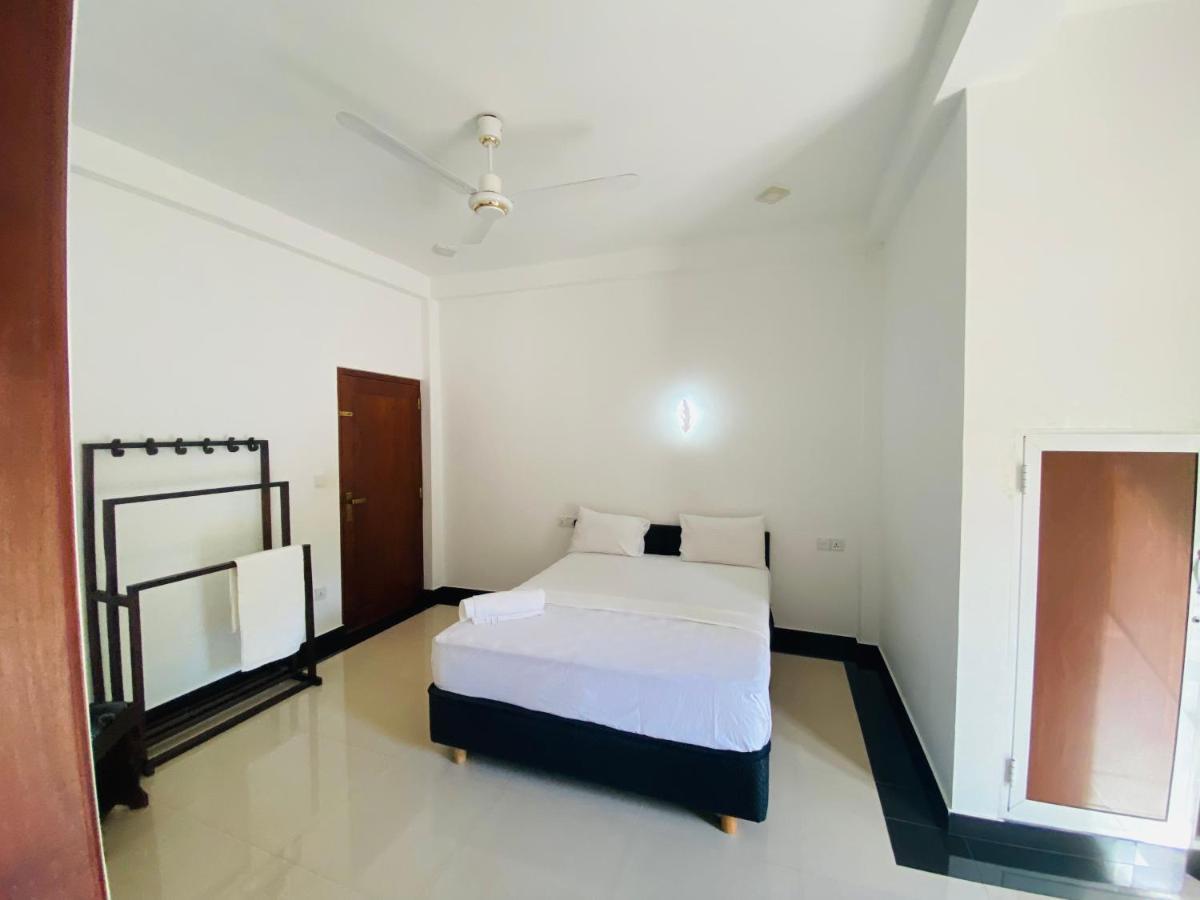 The Kingslayer Resort Negombo Buitenkant foto