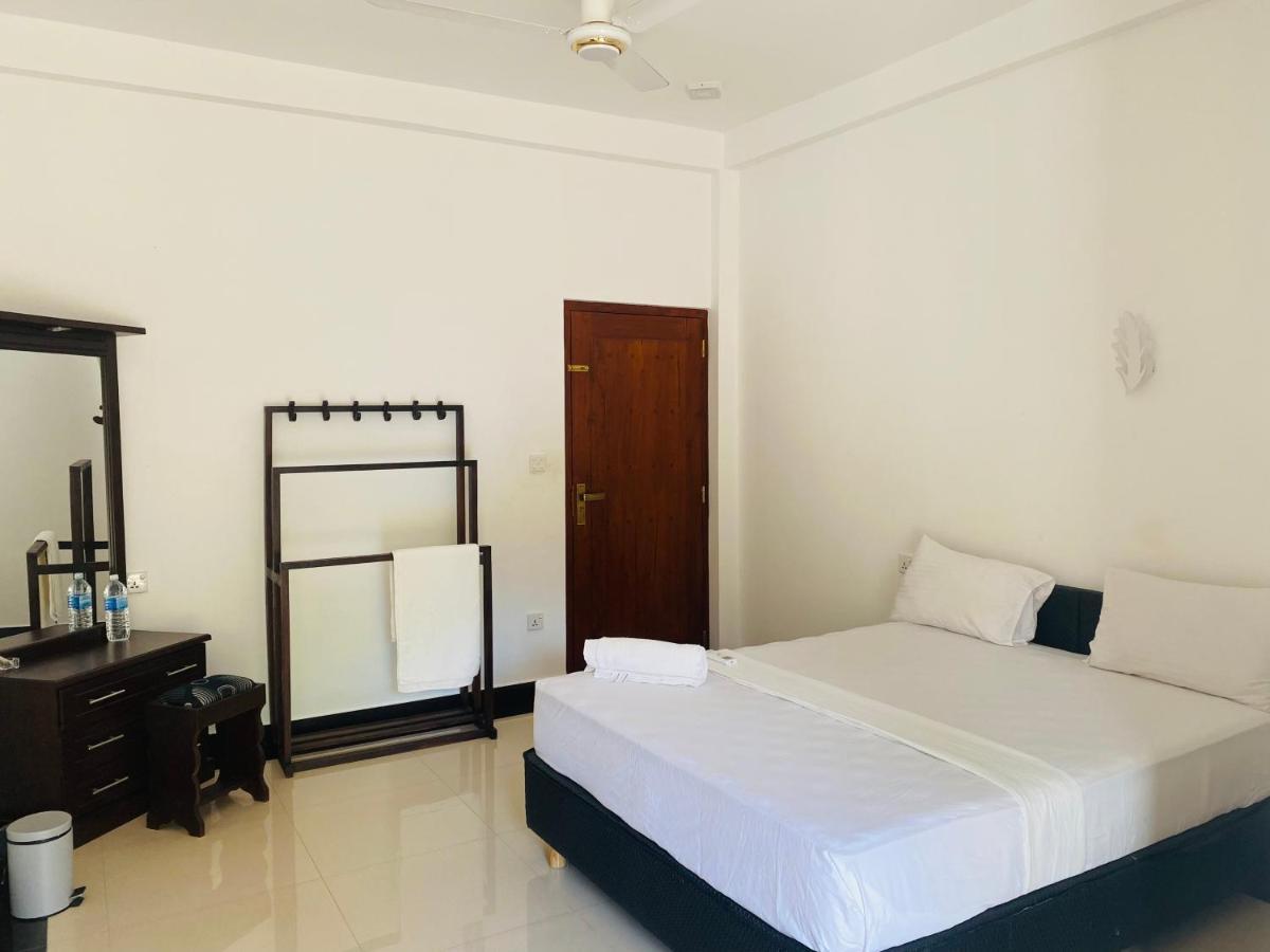 The Kingslayer Resort Negombo Buitenkant foto