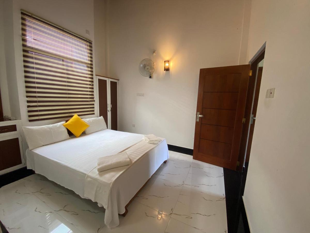 The Kingslayer Resort Negombo Buitenkant foto