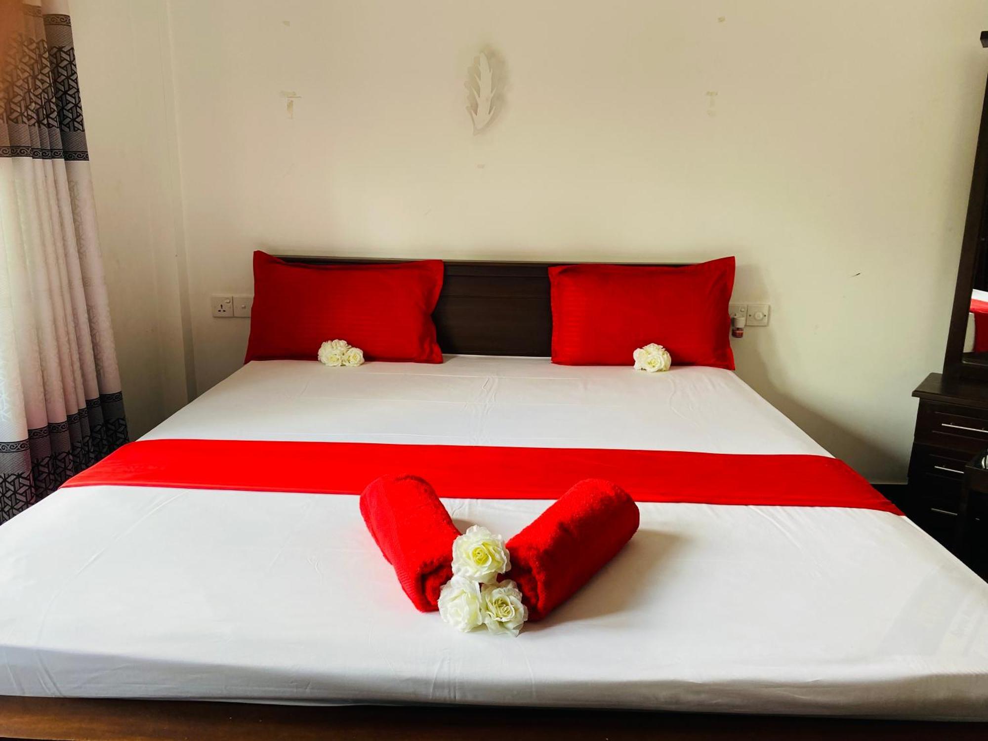The Kingslayer Resort Negombo Buitenkant foto